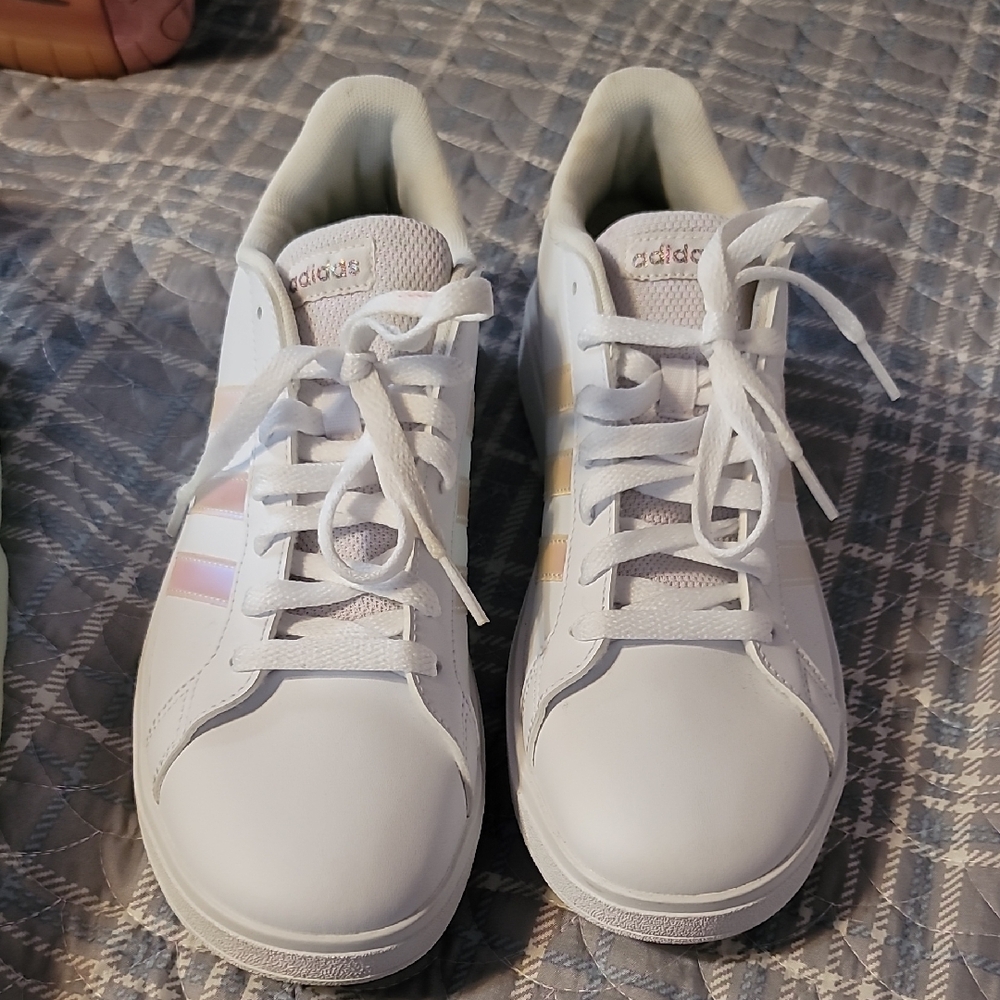 Adidas White Shoes with Iridescent Accents FREE SHIPPING Size 7